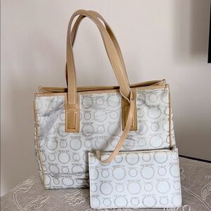 Salvatore Ferraegamo Gancini White Gray Beige Shoulder/Tote Bag With Case